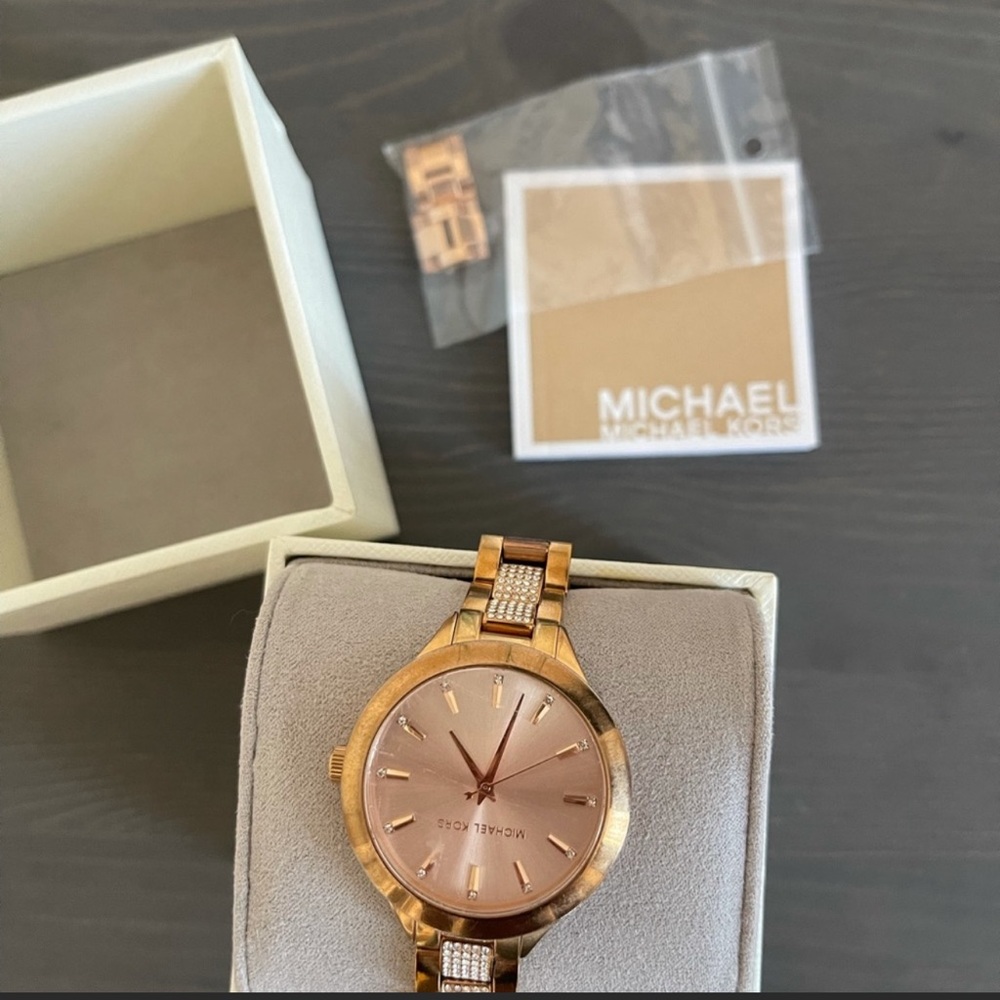 ROSE GOLD CRYSTAL DETAILED MICHEAL KORS WATCH